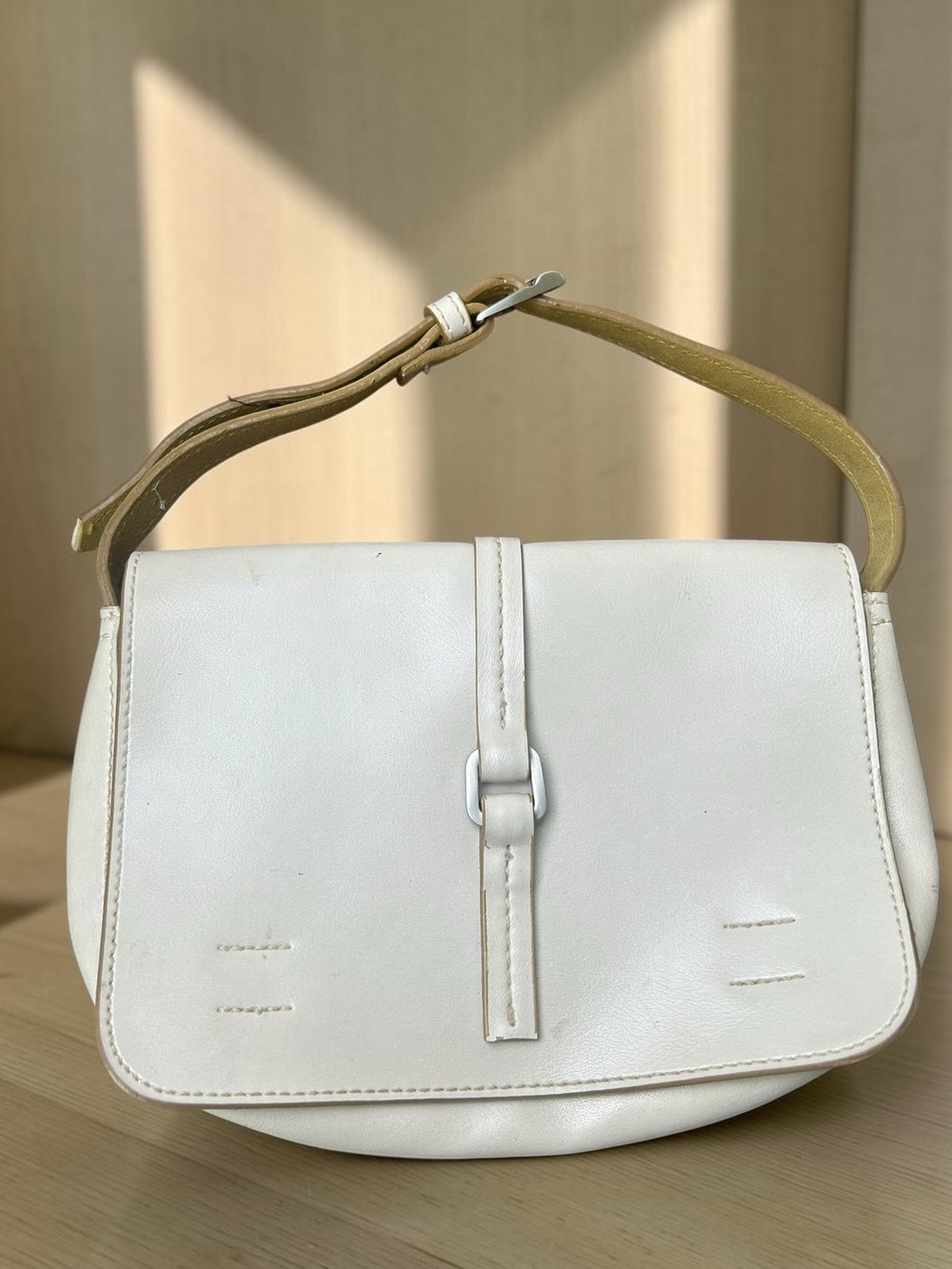 Vintage Mondani White Faux Leather Shoulder Bag